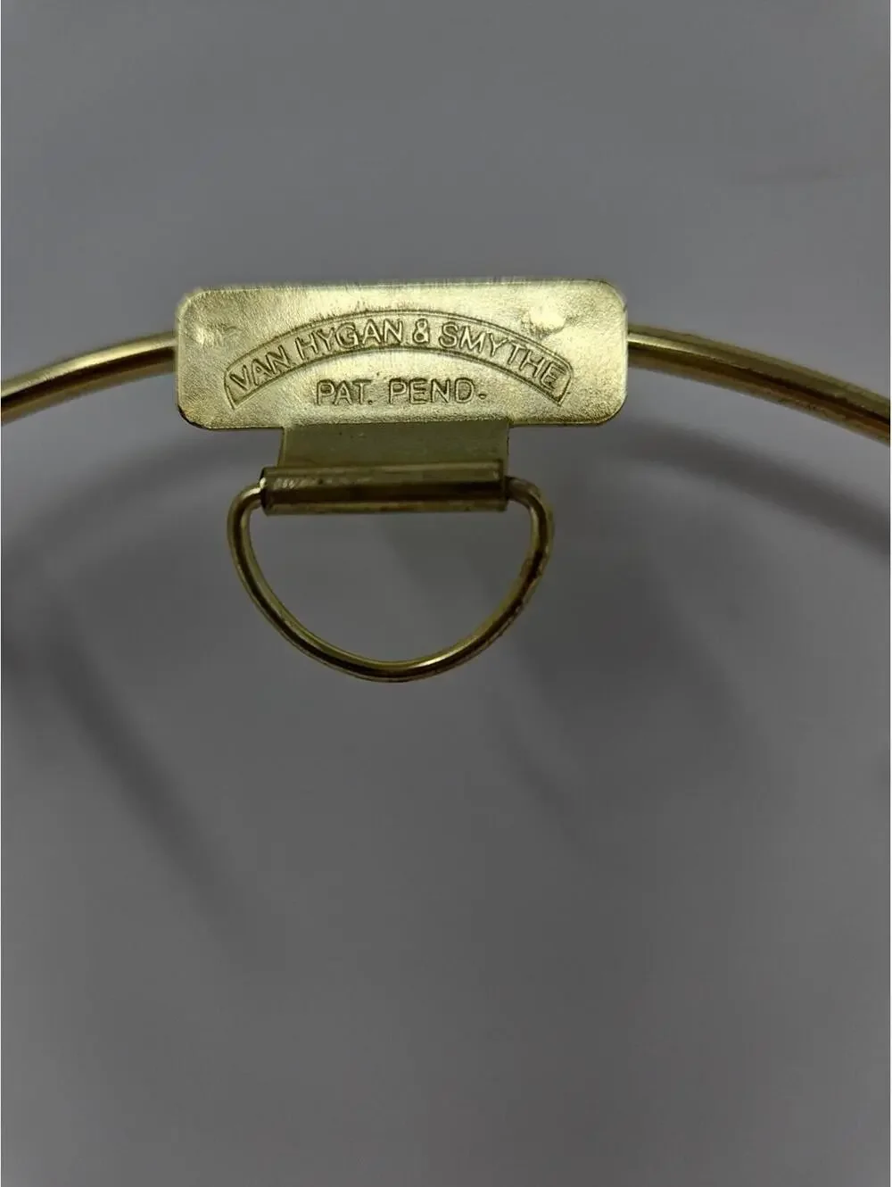 Vintage Van Hygan & Smythe Metal Adjustable Collector Plate Holder Wall Hanger